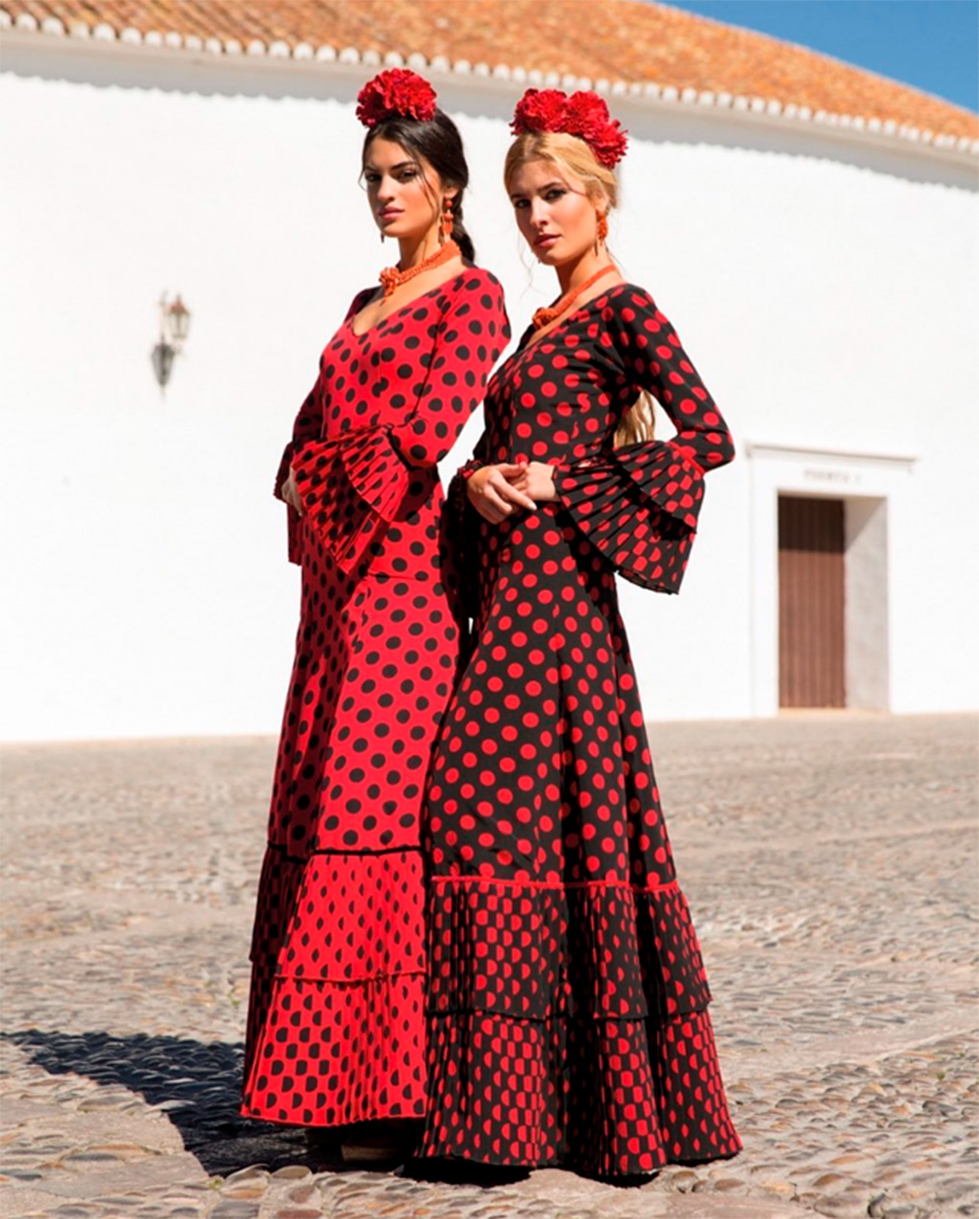 Así nos vestimos las sevillanas para ir a la Feria cuando no llevamos traje  de flamenca. Consejos para pisar el Real con éxito este año