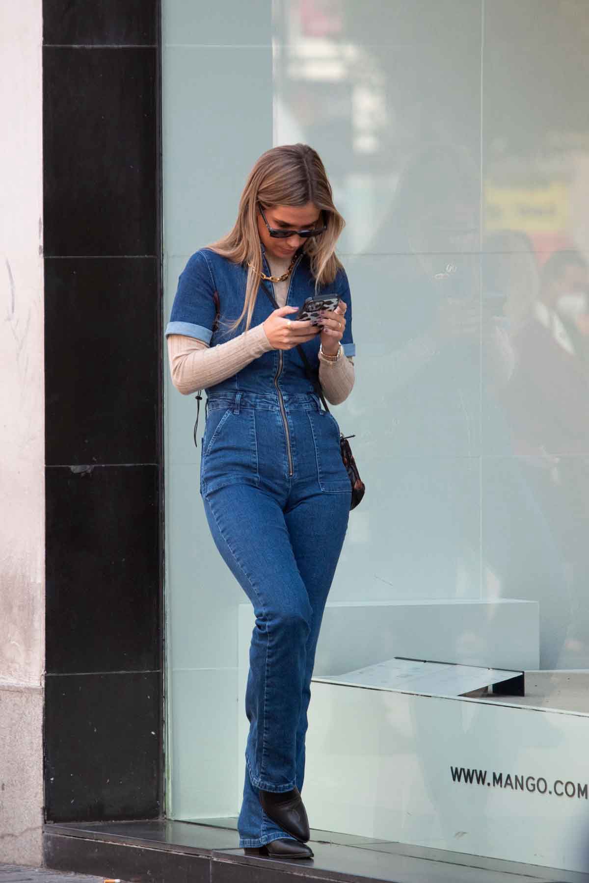 Moda famosas MODA: El mono denim más favorecedor de Zara que ya han  estrenado famosas como Alba Díaz