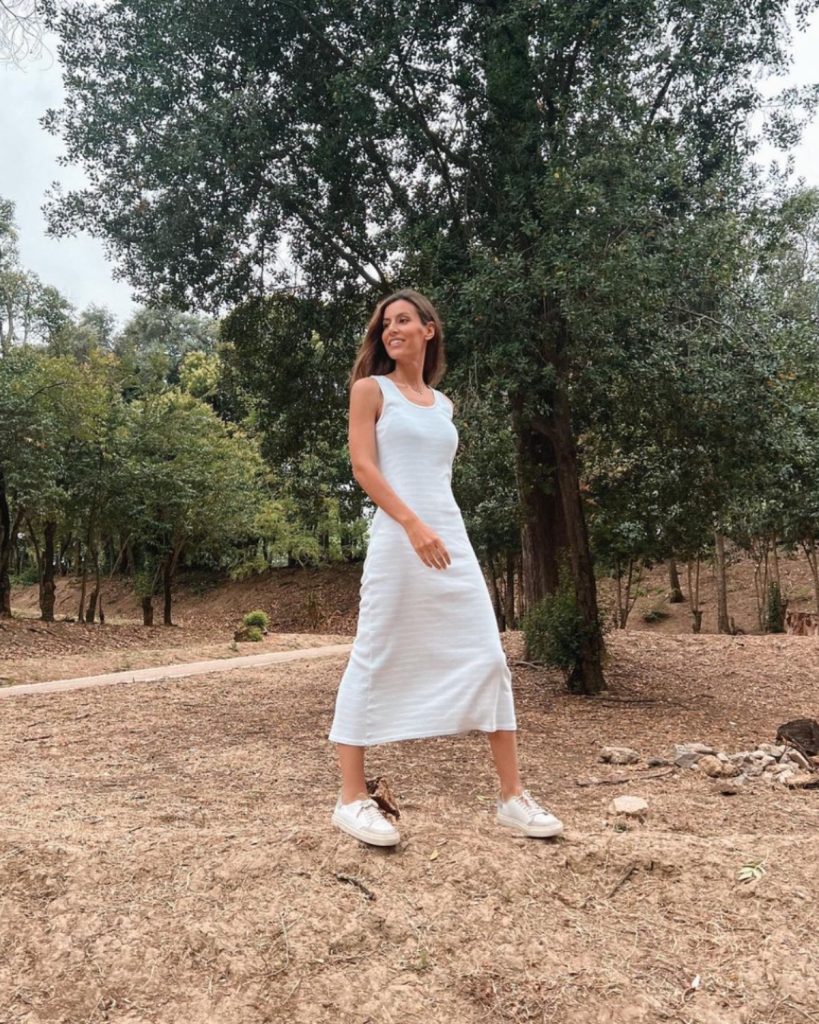 El vestido semilargo de Ana Boyer que las pijas llevaran al trabajo