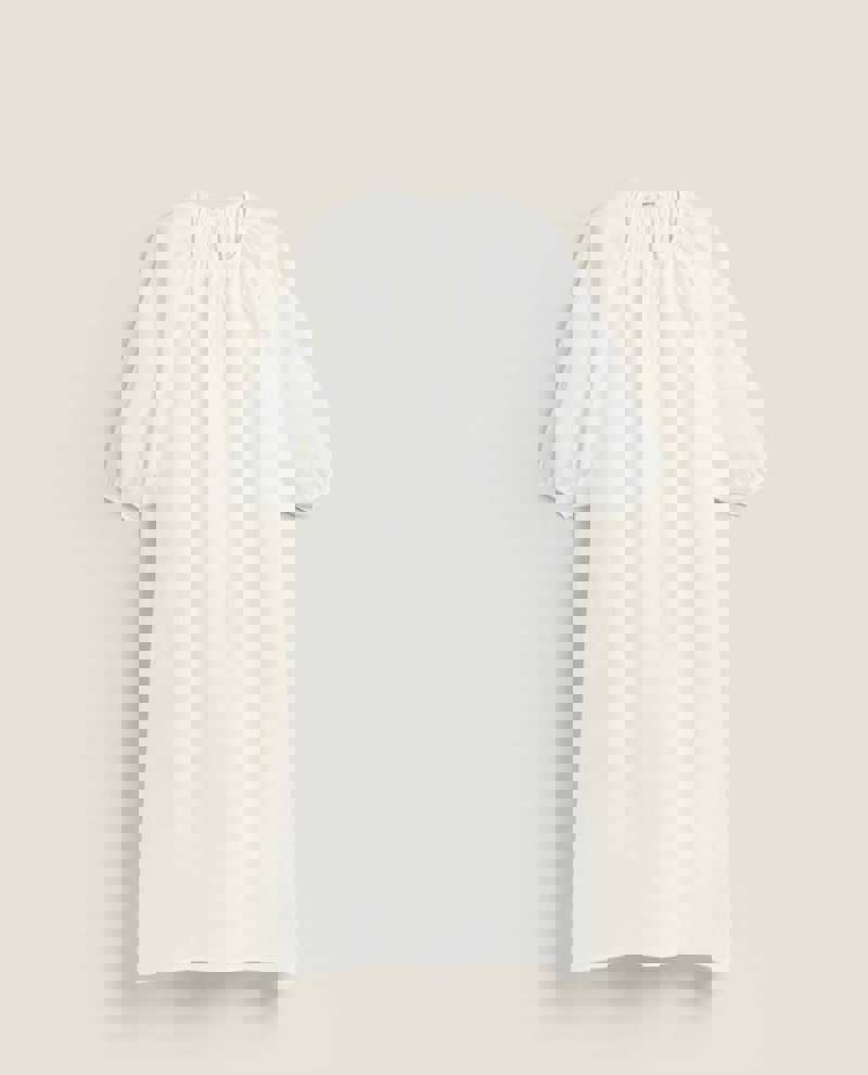 Ayer entre a Zara Home a por un mantel y sali con tres camisones que las que rondan 60 anos agotaran este verano