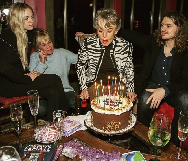 Imagen de Melanie Griffith celebra el 86 cumpleaños de su madre la diva del cine Tippi Hedren