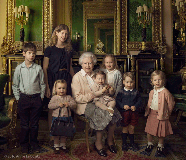 Isabel II y nietos