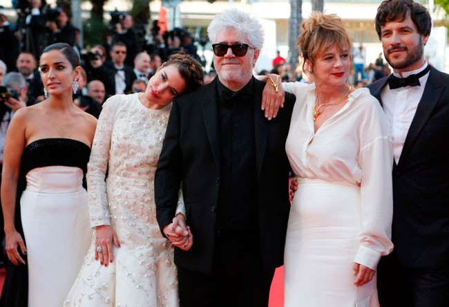 Imagen de Almodóvar conquista Cannes una vez más: todas las fotos de su gran día