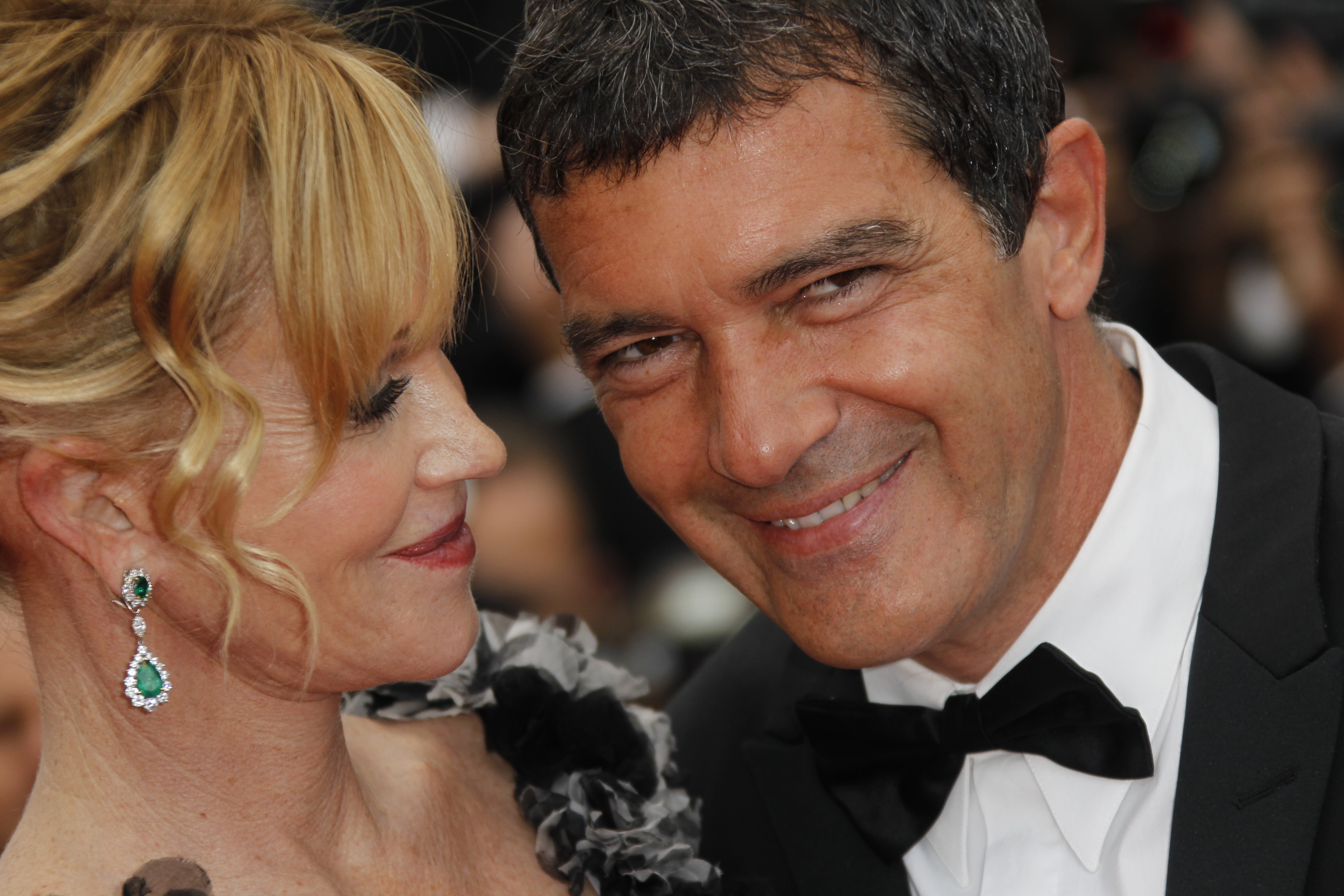 Actors Antonio Banderas and Melanie Griffith at the Opening Ceremony of the 64th Cannes International Film Festival and the screening of film 'Midnight in Paris' presented out of competition, in Cannes, France on May 11, 2011 en la foto : mirando