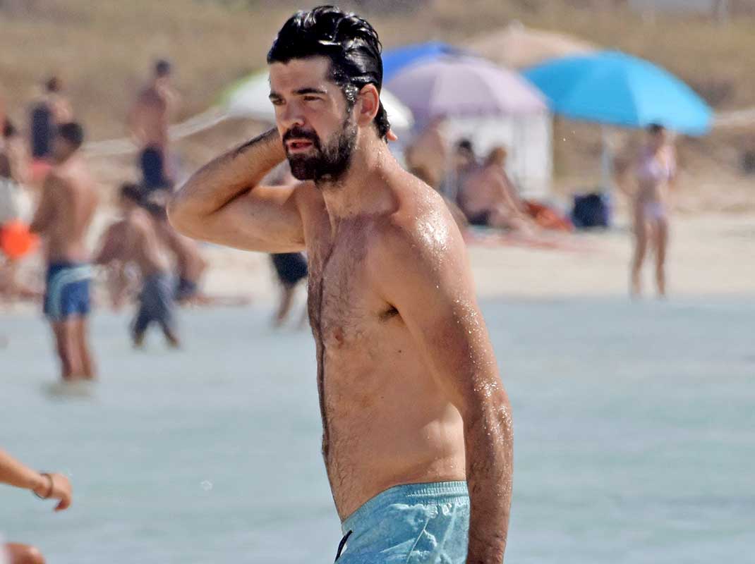 Imagen de Miguel Angel Muñoz disfruta en Ibiza ajeno a los rumores de relación con Ana Guerra