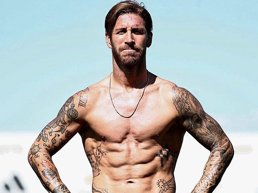 Visión general Tubería Sofocante Sergio Ramos: muestra todos sus tatuajes como nunca lo había hecho