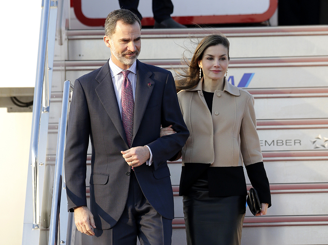 Spanish King Felipe talks with Queen Letizia upon their arrival at Haneda International Airport in Tokyo, Tuesday, April 4, 2017 for a four-day state visit to Japan.