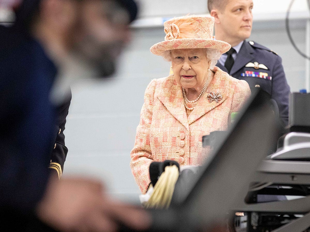 La Reina Isabel II expulsa al príncipe Andrés, el príncipe Harry y Meghan Markle de la familia