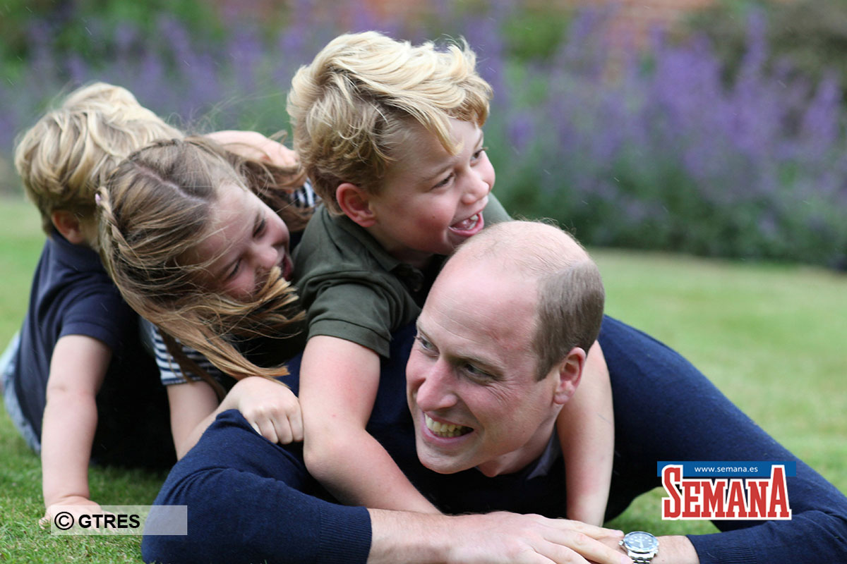 An undated handout photo, taken by Britain’s Catherine, Duchess of Cambridge, shows Britain’s Prince William, Duke of Cambridge, Prince George, Princess Charlotte and Prince Louis, in Norfolk, Britain June 20, 2020. *** Local Caption *** .
