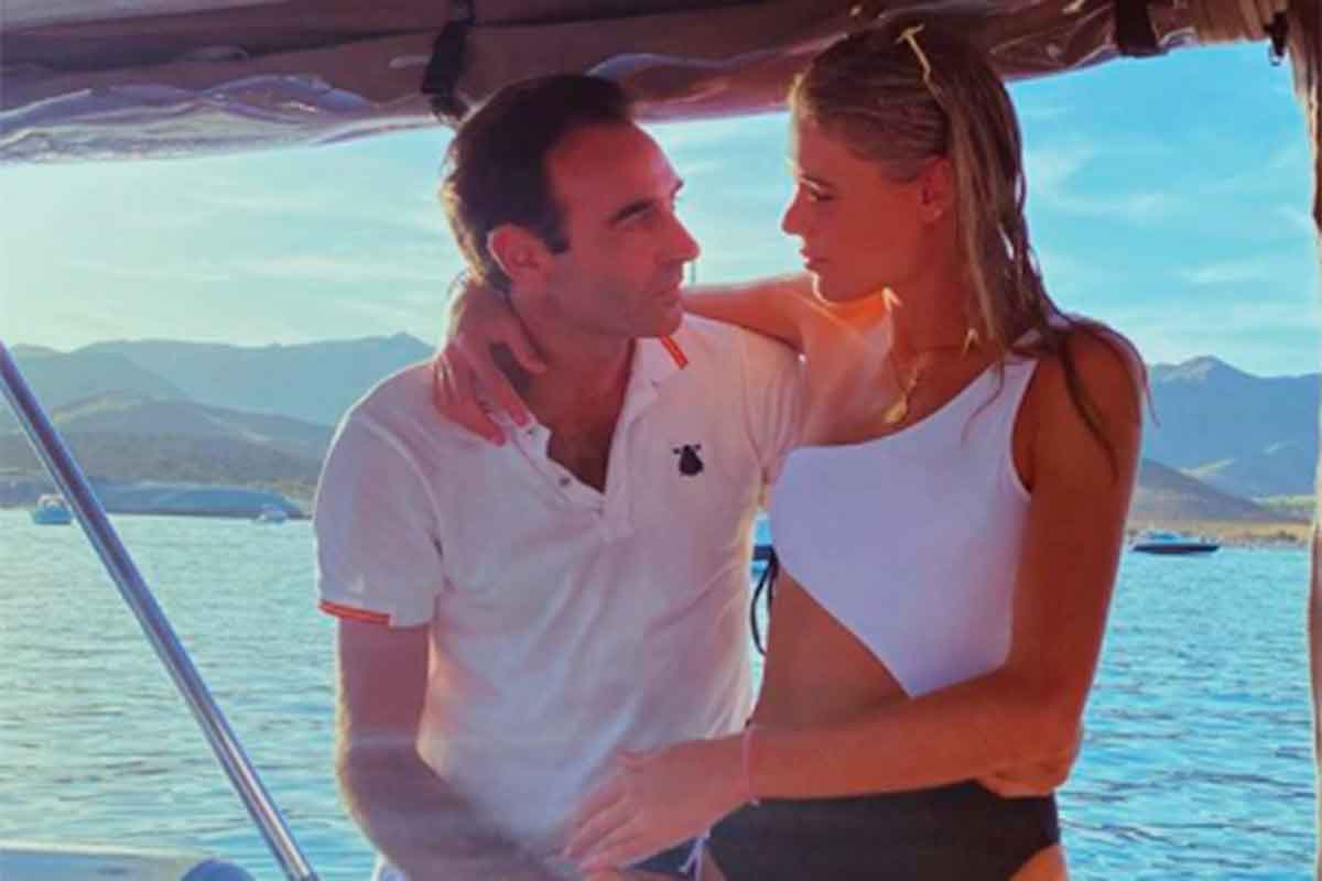 Enrique Ponce y Ana Soria disfrutan de sus vacaciones ajenos a los rumores de crisis