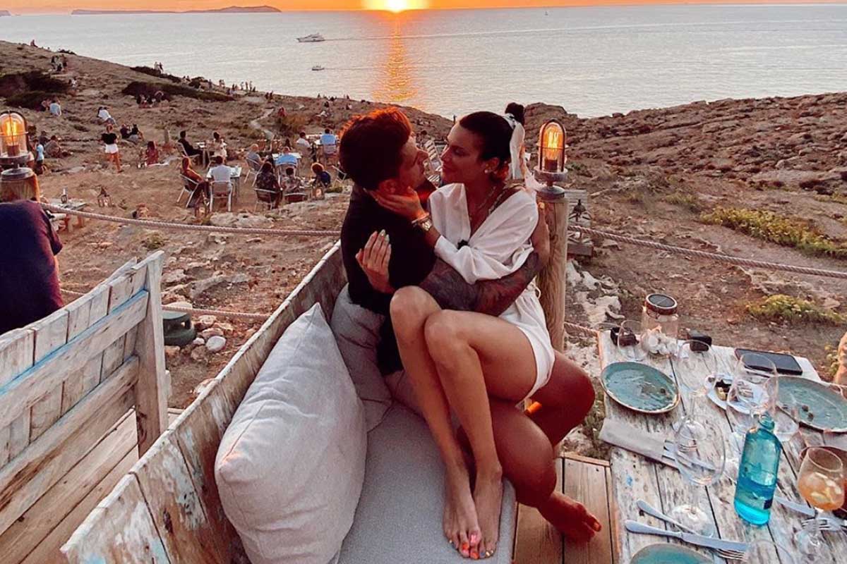 Diego Matamoros y Carla Barber apuran su verano de ensueño en Ibiza