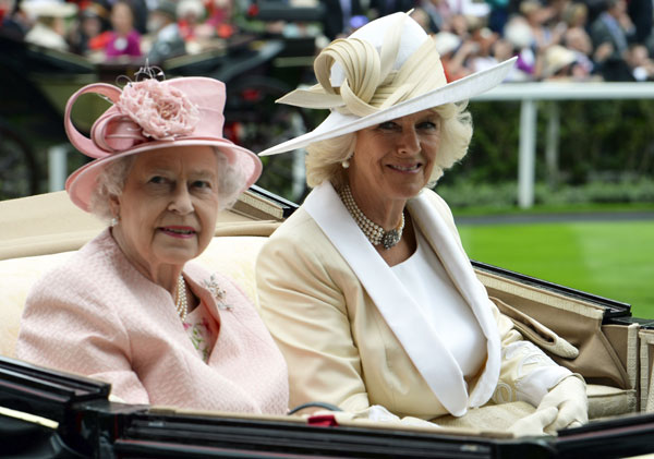 Reina-Isabel II y-Camilla-Parker Bowles ayer en Ascot
